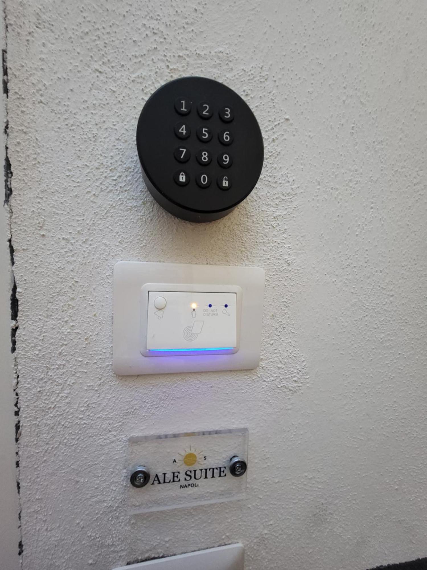 Alesuite Napels Buitenkant foto